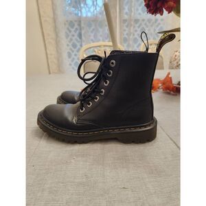 Dr Marten Luana Leather Boots Size 6US 37EU Unisex lace up black